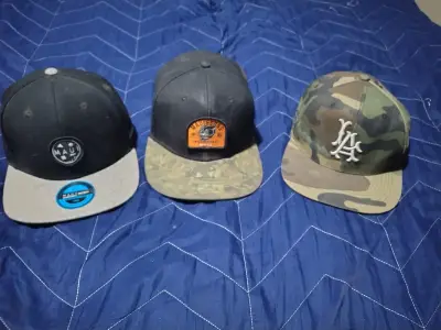 Lote de tres gorros (2 MAUI 1 LA) - miniatura 1