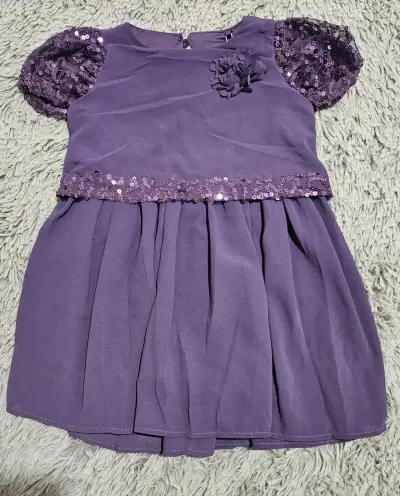 Vestido morado con lentejuelas - miniatura 1