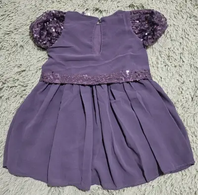 Vestido morado con lentejuelas - miniatura 2