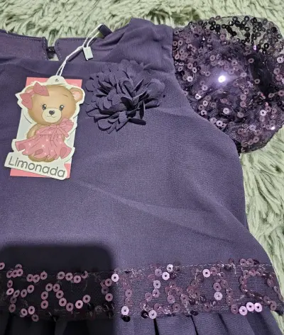 Vestido morado con lentejuelas - miniatura 3