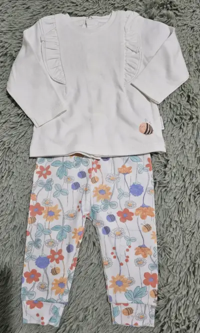 Conjunto bebé floral blanco - miniatura 1