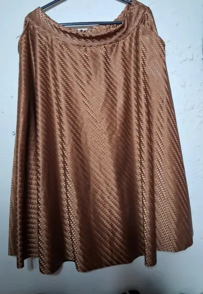 Vestido suelto marrón brillante - miniatura 6