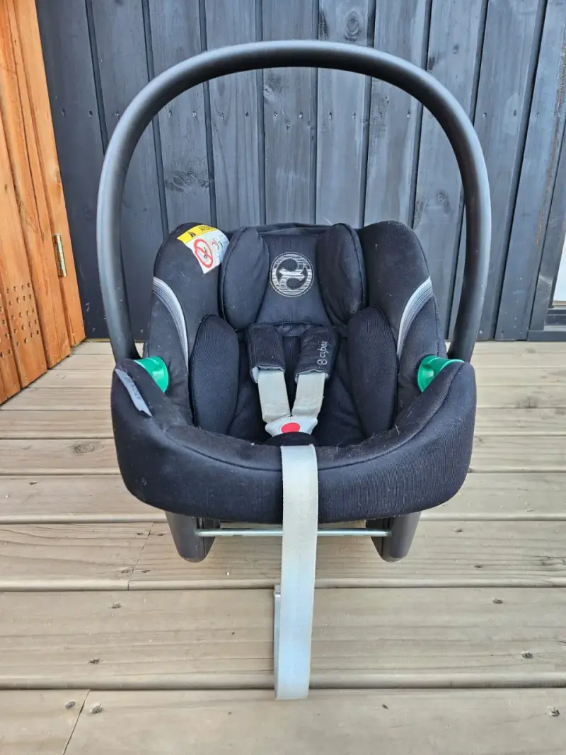 Silla de auto para bebé negra - 2