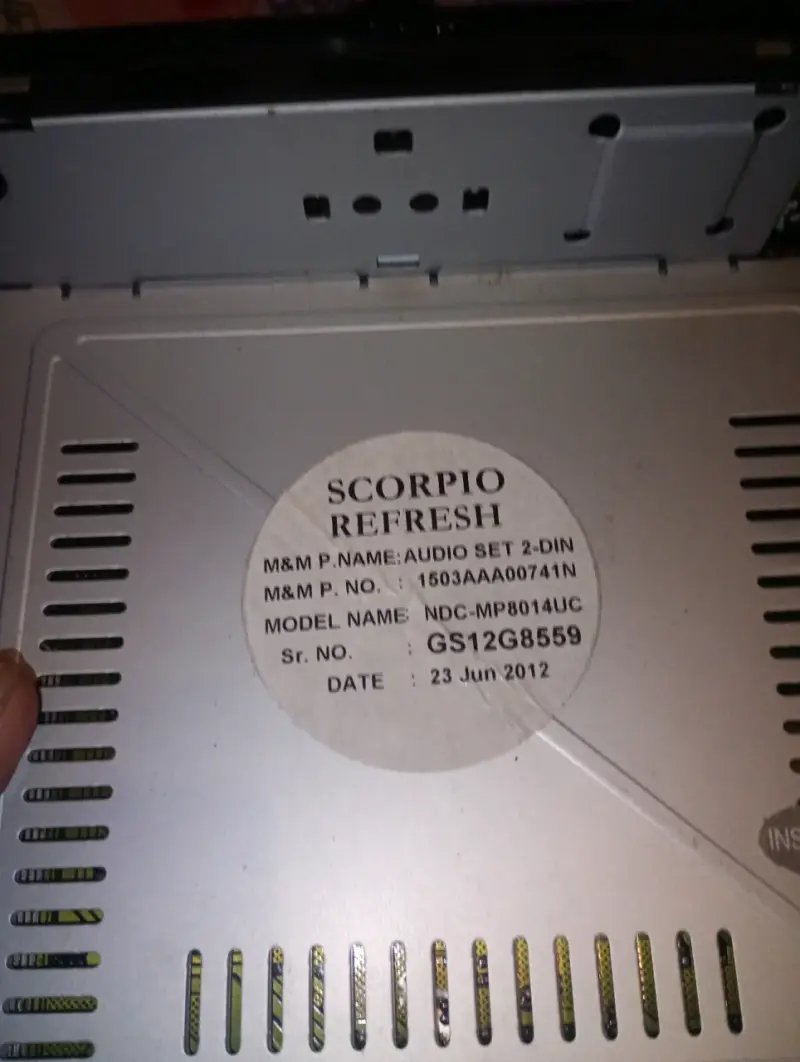 Radio de auto Mahindra MP3 - 2