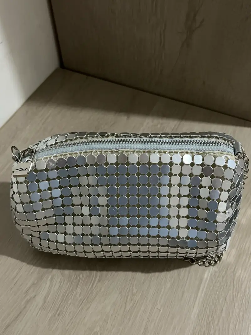 Cartera plateada con cadena - 3