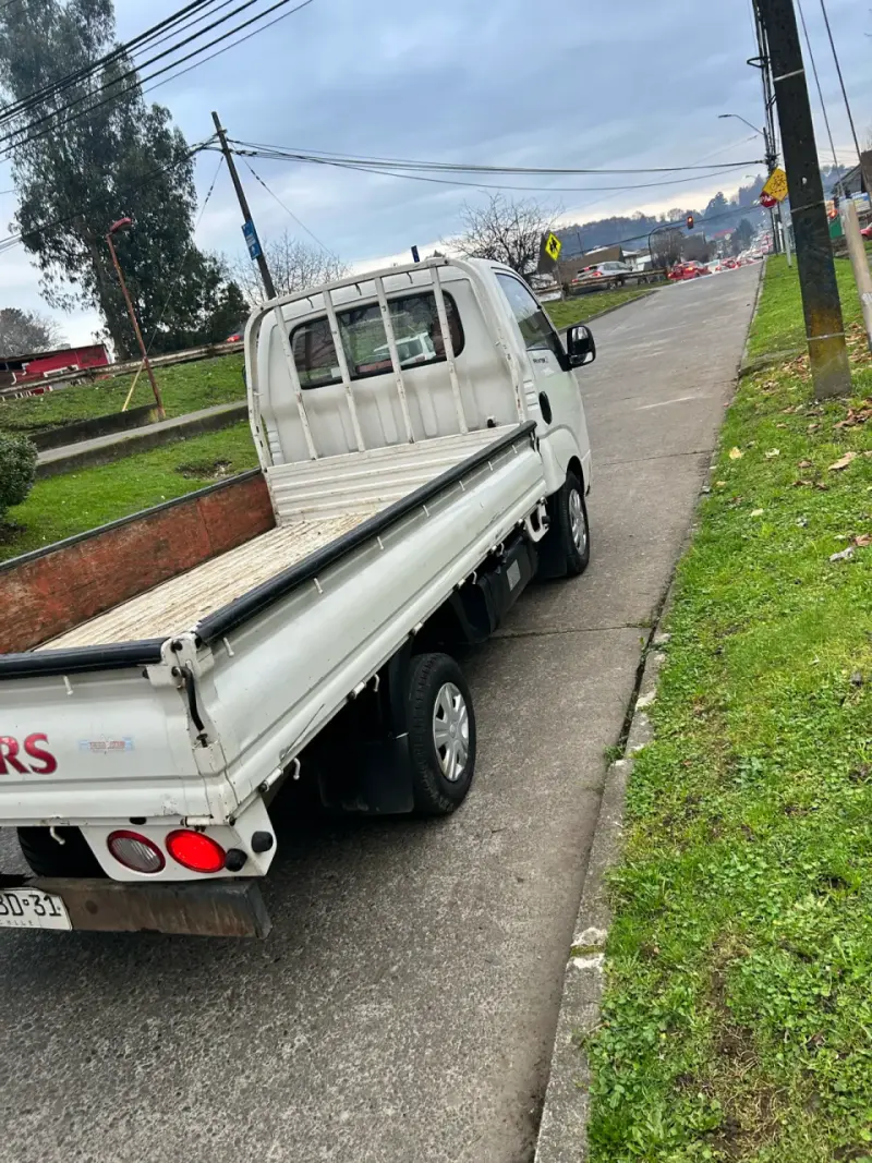 Kia Frontier 2.5 - 6