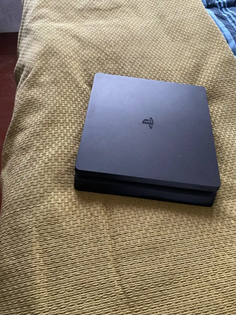 Consola PlayStation 4 con control - 2