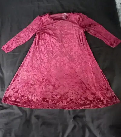 Vestido bordado rojo burdeos - miniatura 1