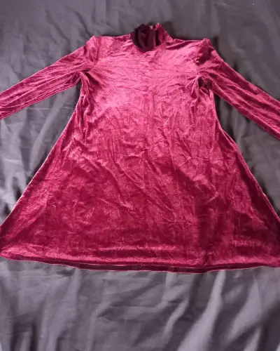 Vestido de terciopelo burdeos - miniatura 1