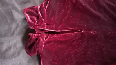 Vestido de terciopelo burdeos - miniatura 3