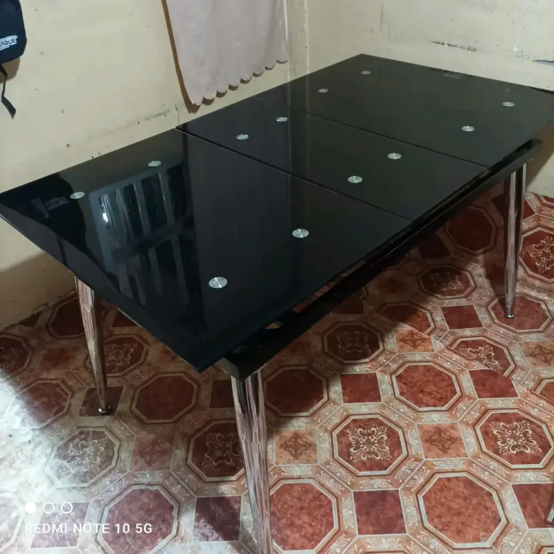 Mesa de comedor de vidrio negro - 2