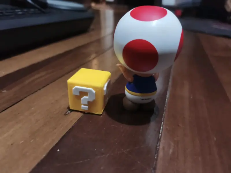 Figura Toad con bloque de la suerte - 2