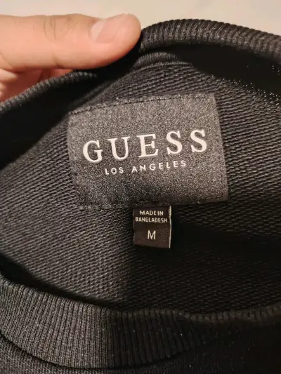 Polerón negro Guess talla m - miniatura 2