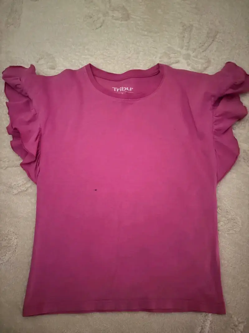 Polera negra con diseño mariposa - 3