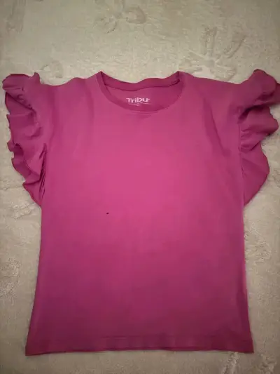 Polera negra con diseño mariposa - miniatura 3