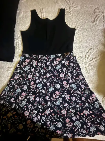 Polera negra con diseño mariposa - miniatura 5