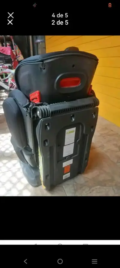 Silla de auto infantil roja - miniatura 3