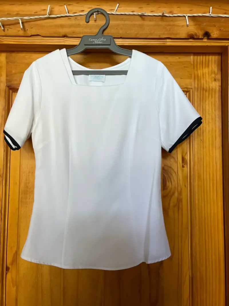 Blusa blanca con botones - 3