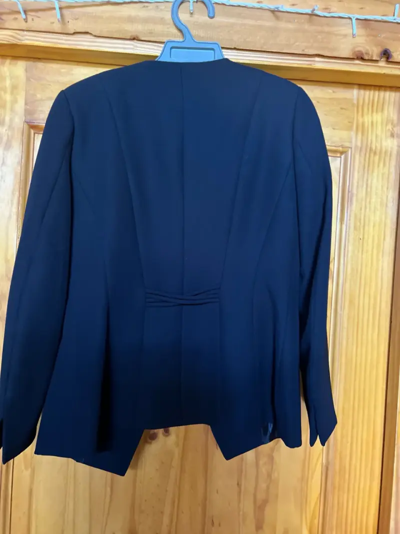 Blusa blanca con botones - 4