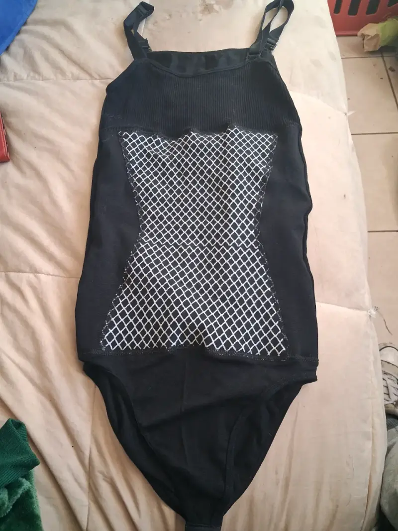 Body negro con diseño geométrico - 1