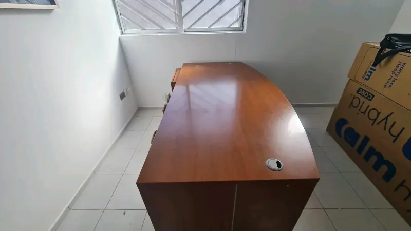 Escritorio grande de madera - 2