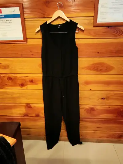 Jumpsuit negro sin mangas - miniatura 1
