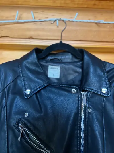 Chaqueta de ecocuero negro - miniatura 2