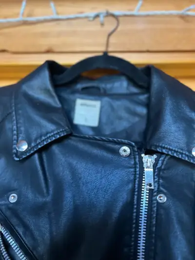 Chaqueta de ecocuero negro - miniatura 4