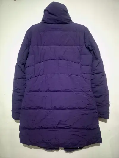 Abrigo acolchado cuello alto morado - miniatura 2