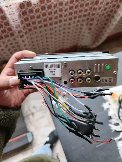 Radio de auto con pantalla táctil - miniatura 3