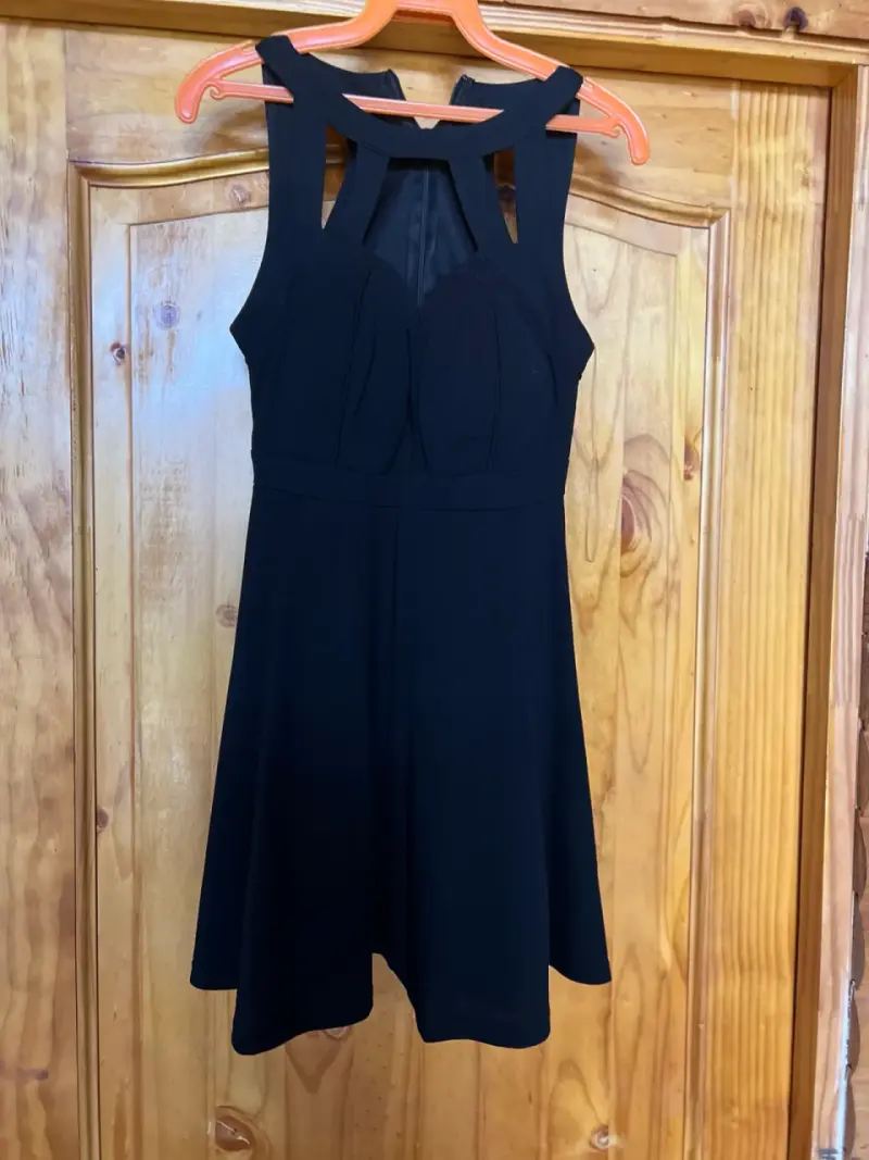 Vestido negro sin mangas - 1