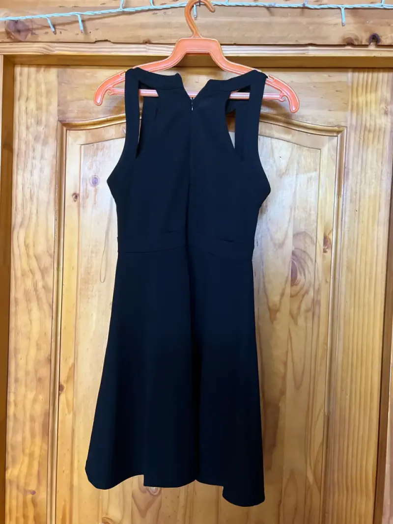 Vestido negro sin mangas - 2