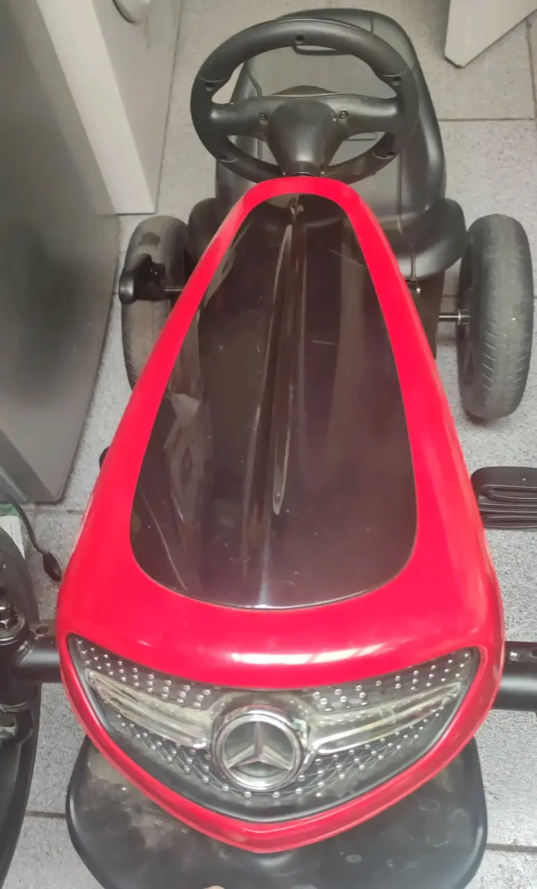 Kart a pedales rojo Mercedes - 3