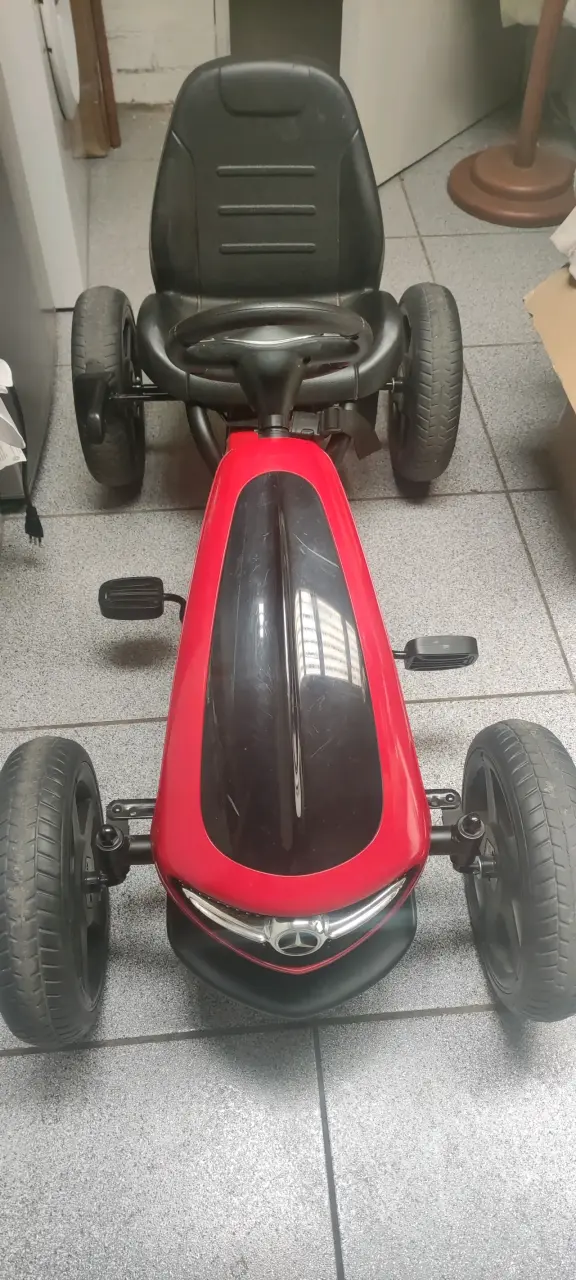 Kart a pedales rojo Mercedes - 4