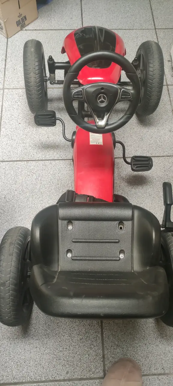 Kart a pedales rojo Mercedes - 5