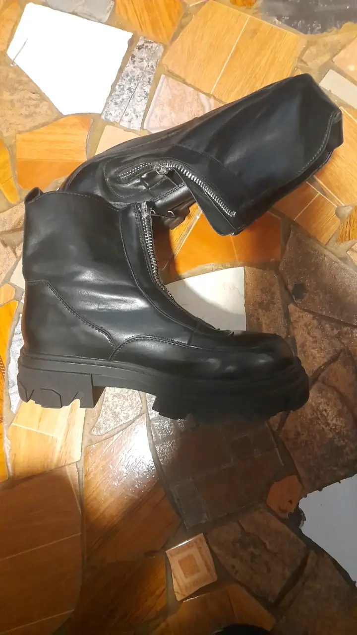 Botas negras con cierre - 2
