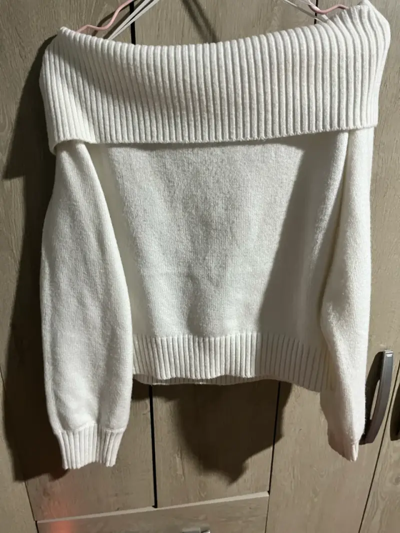 Suéter blanco cuello ancho - 1