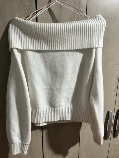 Suéter blanco cuello ancho - miniatura 2