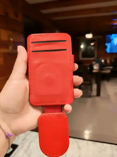 Funda roja para tarjetas - miniatura 2