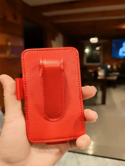 Funda roja para tarjetas - miniatura 3