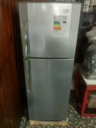 Refrigerador LG plata semi nuevo - miniatura 1
