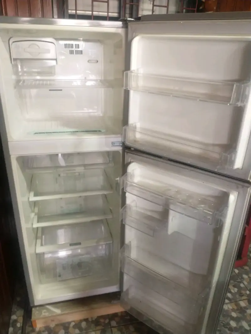 Refrigerador LG plata semi nuevo - 2