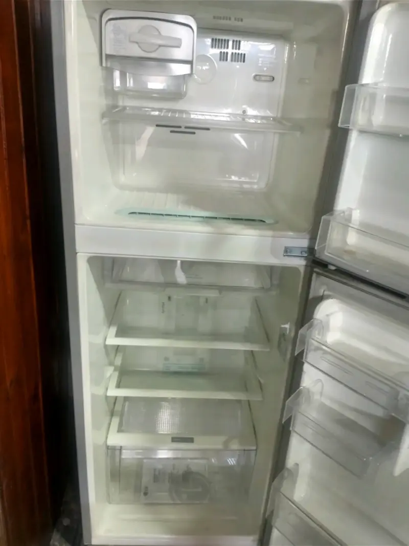 Refrigerador LG plata semi nuevo - 4