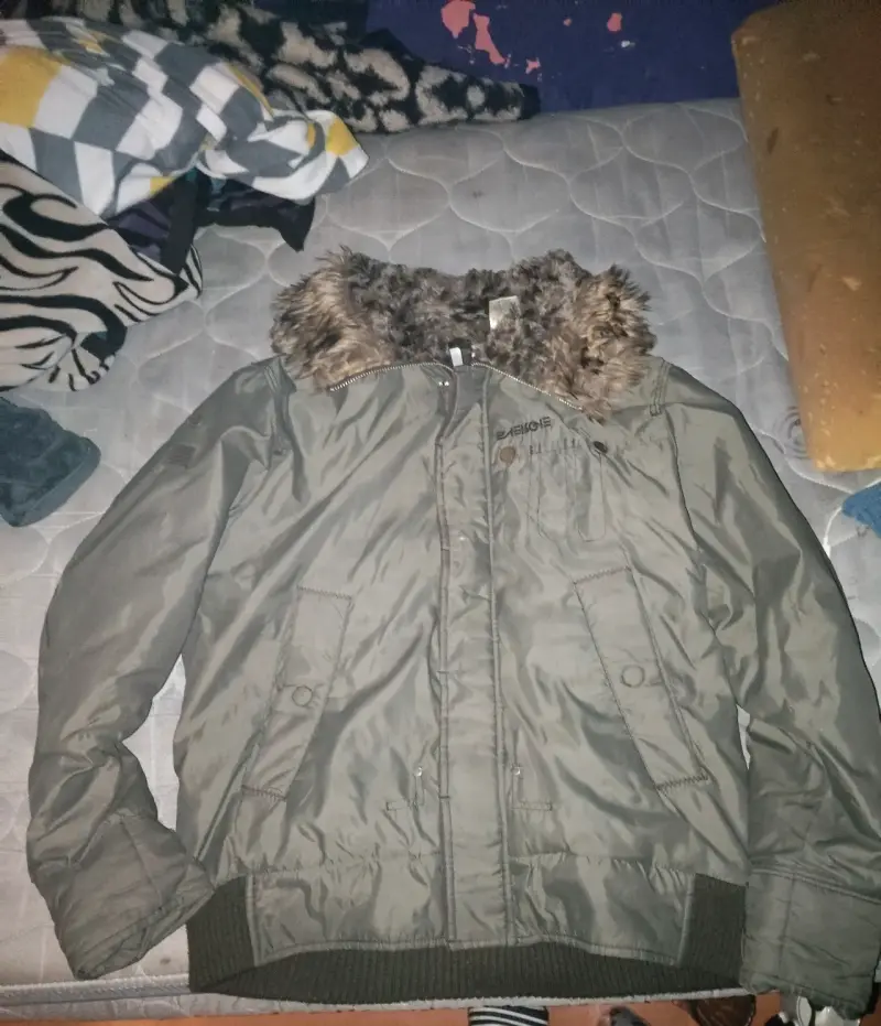 Parka con capucha de pelo sintético - 1