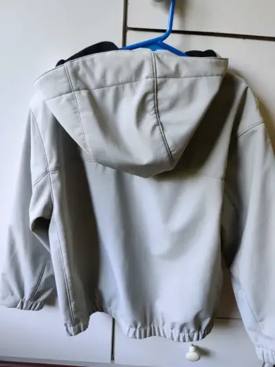 Chaqueta gris con capucha ZARA niño - miniatura 5