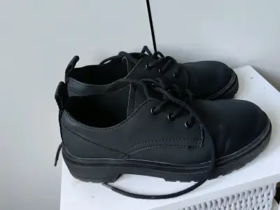 Zapatos negros planos ZARA - miniatura 1