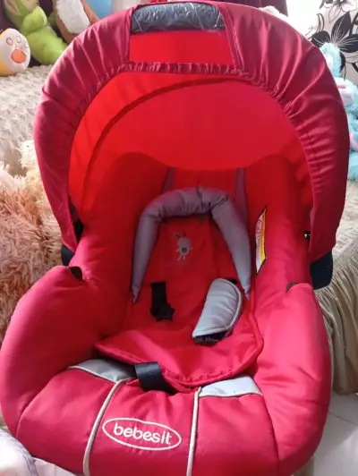 Silla de auto roja Bebesit - miniatura 1
