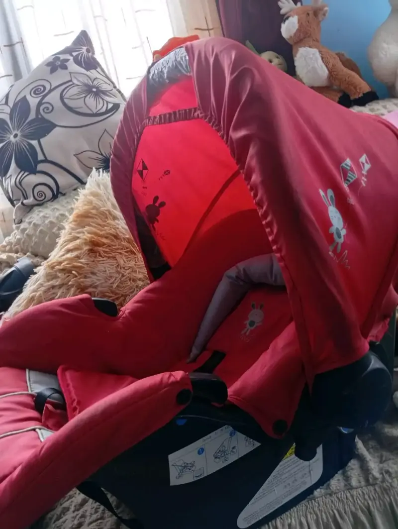 Silla de auto roja Bebesit - 2