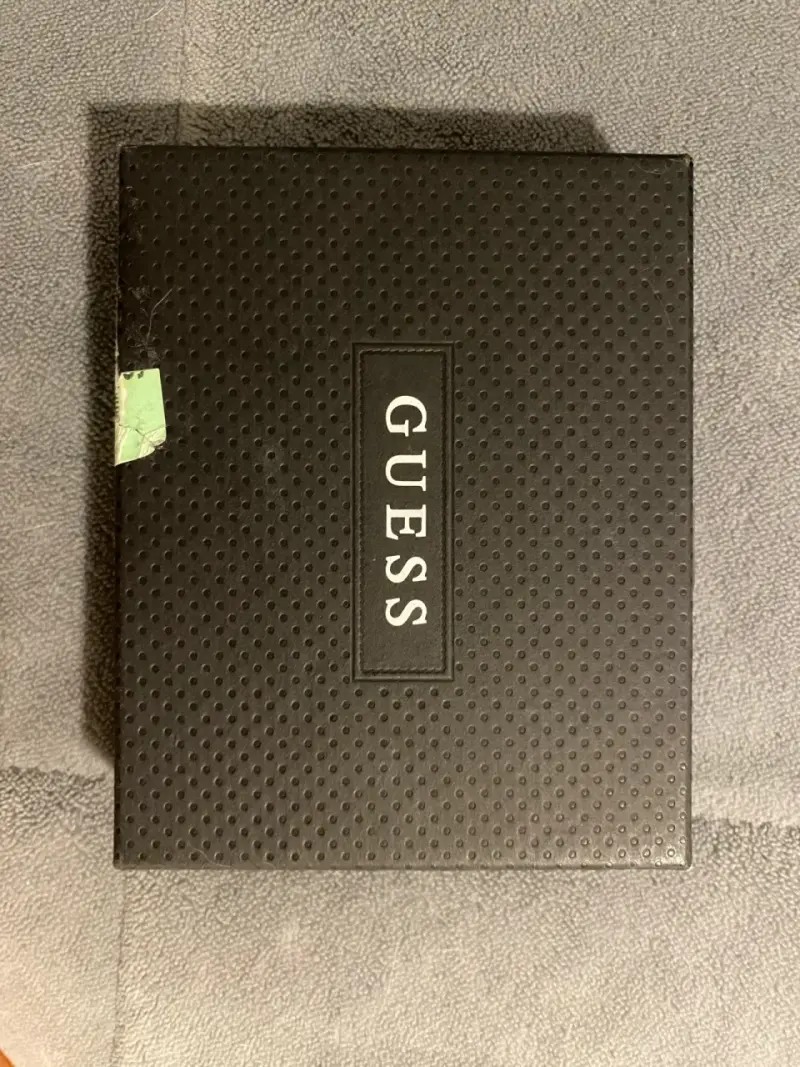 Billetera Guess café nueva - 2