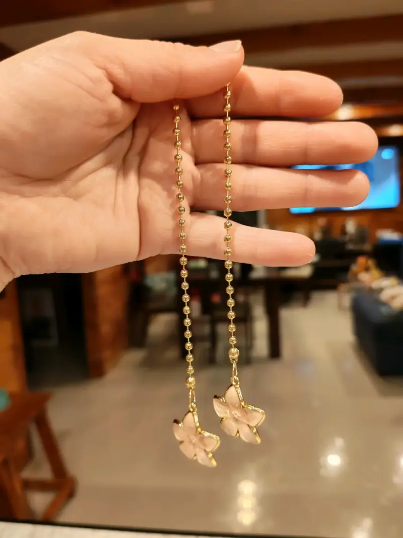 Collares con flores de resina blanca - 2